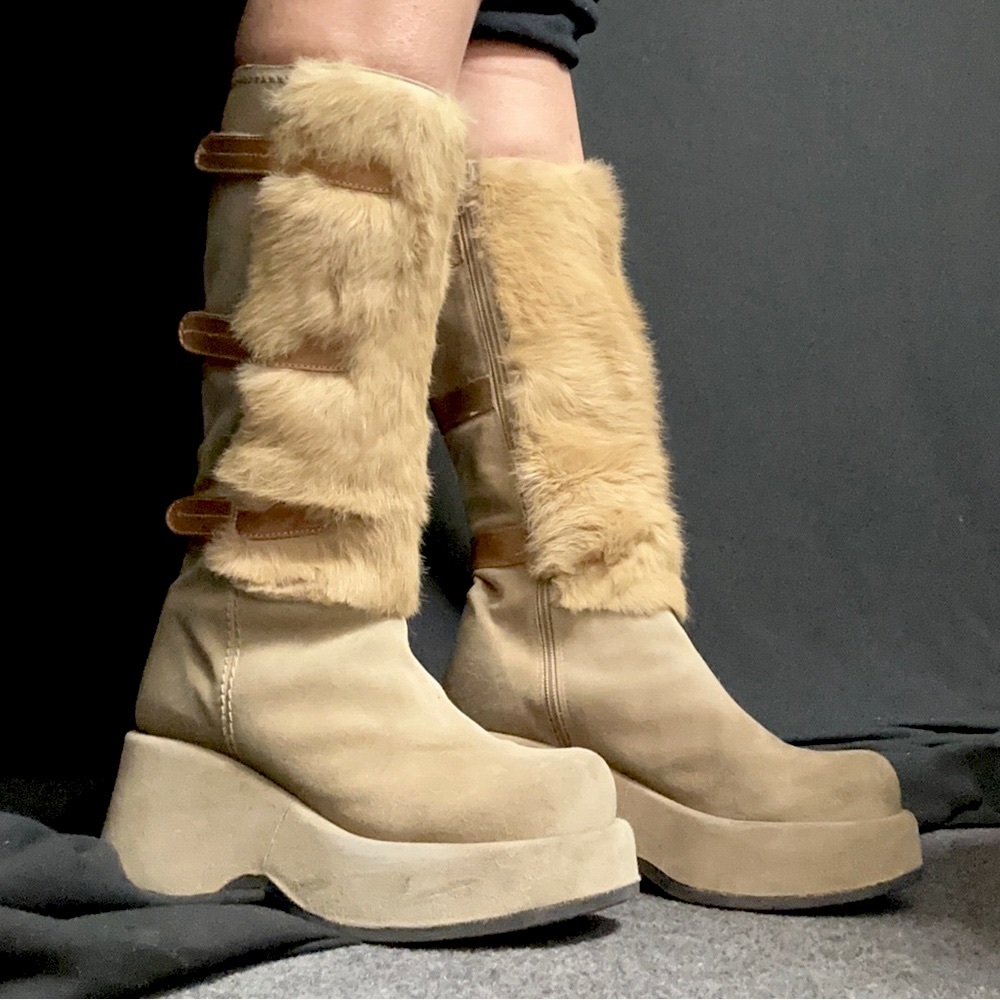 El Dantes 1990s Loreto Platform boots in beige rabbit fur rare!